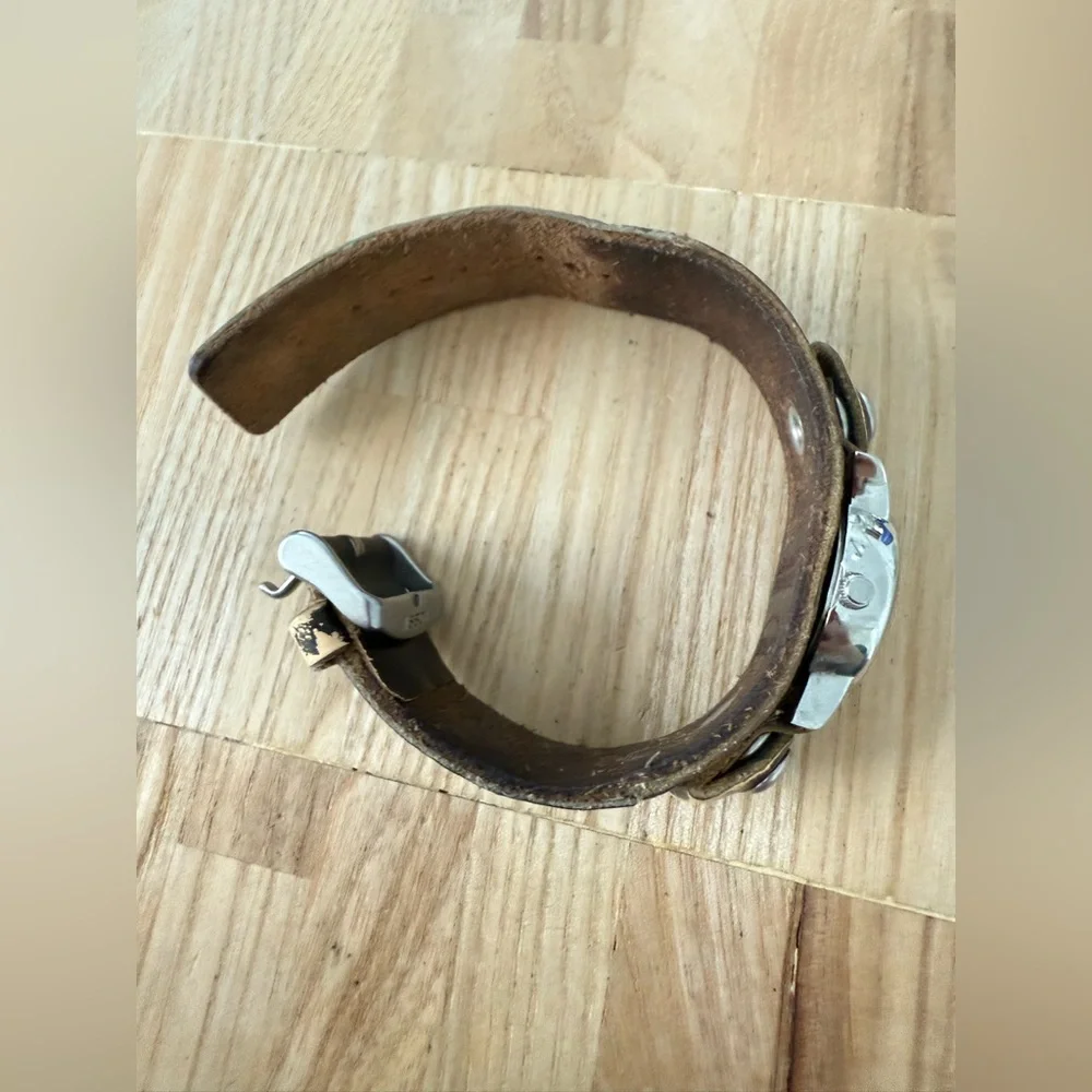 Vintage Fossil ladies wide distressed leather strap NEW BATTERY